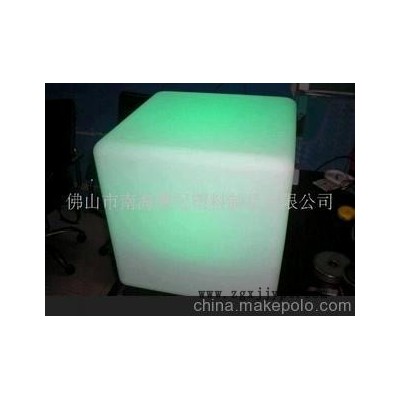 塑料方形燈罩球形燈罩加工/搏冠滾塑加工服務(wù)