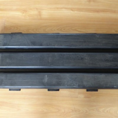 翻車(chē)機(jī)磨耗緩沖塊廠家-漢戎機(jī)械***-菏澤翻車(chē)機(jī)磨耗緩沖塊