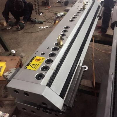 浙江臺(tái)州黃巖美伊模具，pp片材文具片模具，平口擠出衣架式模具，