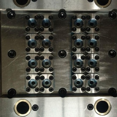 供應浙江黃巖大中小型**塑料模具，300至10000克海天注塑機