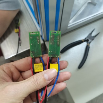 汽車(chē)傳感器PCB低壓注塑包膠模具，膠料